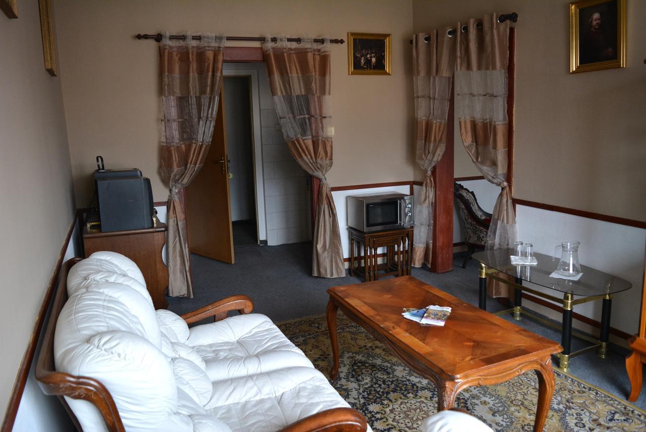 Hotel Posta ジェチーン エクステリア 写真